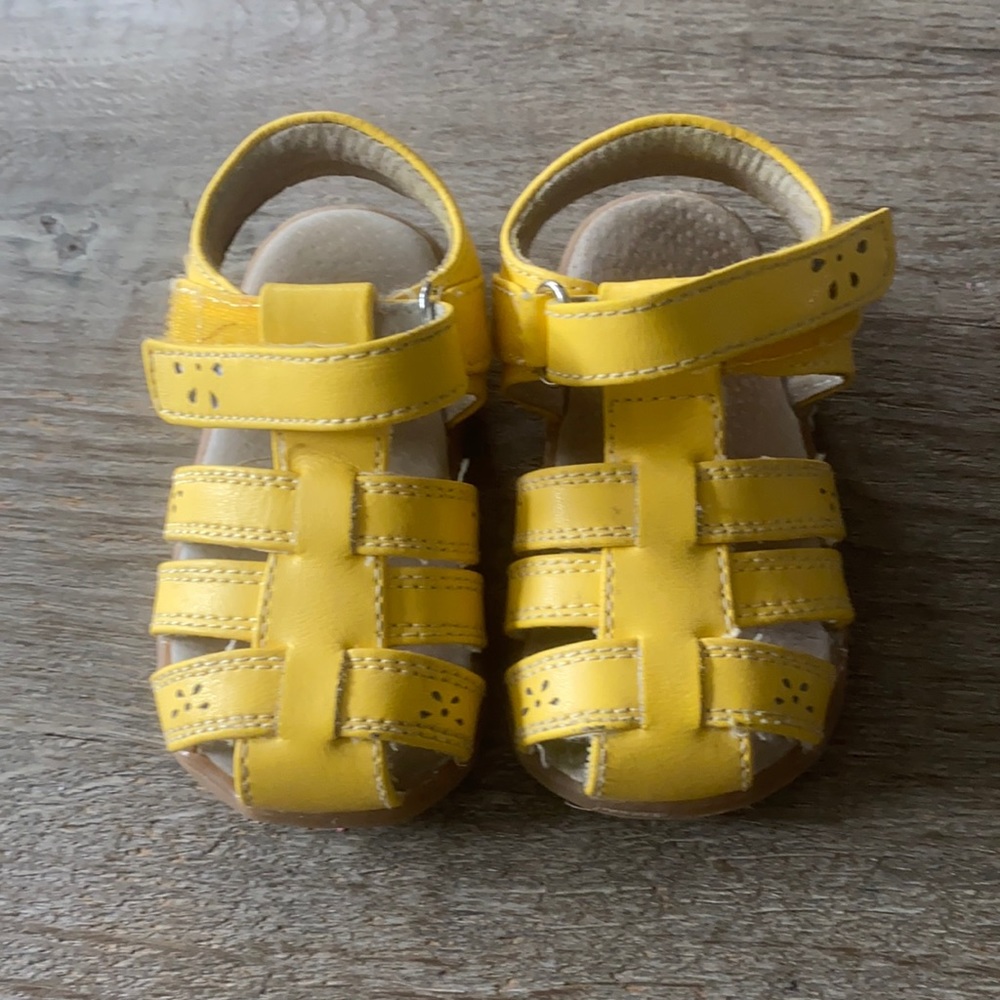 COPY - Beautiful yellow girls sandles toddler size 5